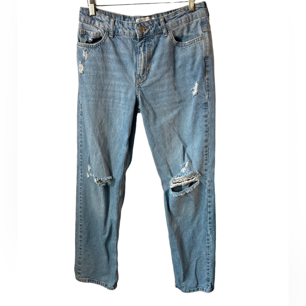 Zara straight leg distressed jean mid rise in size 8. 💯 cotton staple